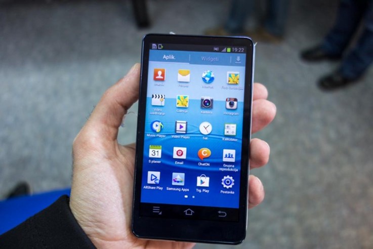 samsung-galaxy-kamera-dostupna-u-t-centrima (5).jpg
